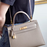 Bolsa Hermès Kelly 28 Epsom Etoupe com Ferragens Gold