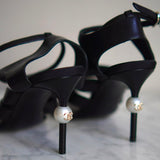 Sandália Chanel Couro Preto Pérola Interlocking CC Ankle