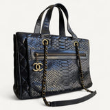 Bolsa Chanel Tote Bag Phyton Preta com Fearragens Douradas