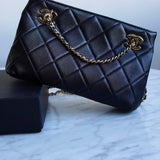 Bolsa Chanel Mini Shopping Lambskin Preta com Ferragens Douradas