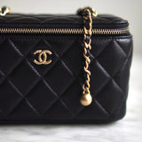 Bolsa Chanel Vanity Case Matelassê com Ferragens Douradas
