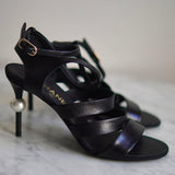 Sandália Chanel Couro Preto Pérola Interlocking CC Ankle