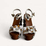 Sandália Dolce & Gabbana Off-White com Aplicações