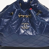 Mochila Chanel Gabrielle Aged Calfskin Preta com Azul