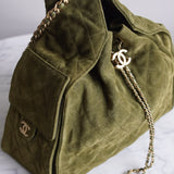 Bolsa Chanel 25 Couro Suede Verde Média com Ferragens Gold