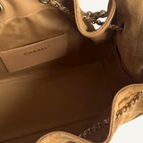 Bolsa Chanel 25 Small em Suede Caramelo com Ferragens Douradas