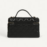 Bolsa Chanel Vanity Case em Couro Matelassê Preta com Ferragens Douradas
