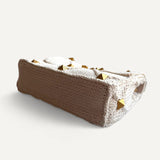 Bolsa Valentino Roman Stud Knit em Tricô Of-White com Ferragens Douradas