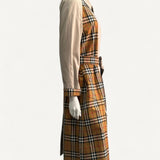 Trench Coat Burberry com Detalhes Xadrez - Tam 38