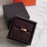 Anel Hermès Kelly Rose Gold 18K Com Diamantes Cravejados Modelo Pequeno
