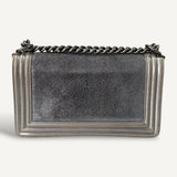 Bolsa Chanel Boy Couro de Arraia Cinza