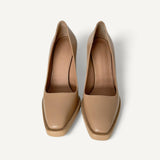 Scarpin Ferragamo Bege com Salto Alto