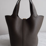 Bolsa Hermès Picotin 18 Clemence Vert Loden com Ferragens Gold