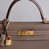 Bolsa Hermès Kelly 28 Epsom Etoupe com Ferragens Gold