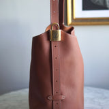 Bolsa Louis Vuitton Low Key Hobo Cognac Média