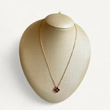 Colar Van Cleef & Arpels Alhambra em Ouro Rosé 18k com Cornalina e Diamante Central