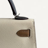 Bolsa Hermès Mini Kelly Epsom Tricolor Nata/ Chai / Gris Meyer com Ferragens Palladium