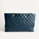 Bolsa Chanel Shopper Azul Marinho com Ferragens Prateadas