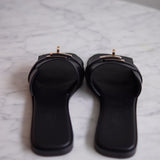 Sandália Hermès Giulia Lambskin com Fivela Kelly Permabrass Preta