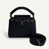 Bolsa Louis Vuitton Capucines Mini Preta com Ferragens Douradas