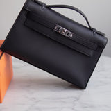 Bolsa Hermès Kelly Pochette Swift Noir com Ferragens Palladium