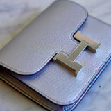 Carteira Constance Slim GoatSkin Prata com Ferragens Palladium