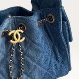 Bolsa Chanel 25 Mini Denim com Ferragens Douradas