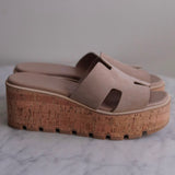 Sandália Hermès EZE 30 Sand Salto em Cortiça