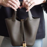 Bolsa Hermès Picotin 18 Clemence Vert Loden com Ferragens Gold