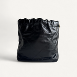 Bolsa Chanel 22 Mini em Couro Calfskin Preta com Ferragens Douradas