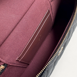 Bolsa Chanel Vanity Case em Couro Matelassê Preta com Ferragens Douradas