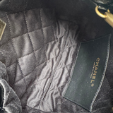 Bolsa Chanel 22 Mini em Couro Calfskin Preta com Ferragens Douradas