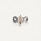 Anel Ouro Branco 18k Diamante Navete e Brilhantes