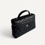 Bolsa Chanel Vanity Case em Couro Matelassê Preta com Ferragens Douradas