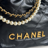 Bolsa Chanel 22 Mini em Couro Calfskin Preta com Ferragens Douradas