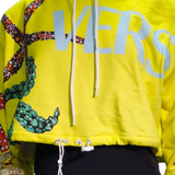 Moletom Cropped Versace Amarelo com Capuz e Estampa Bordada 